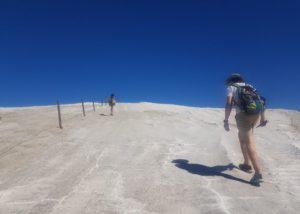 Mika beim Erklimmen Salzberge