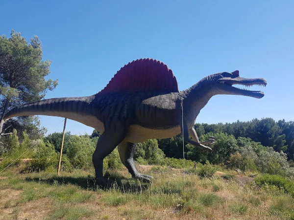 Im Dinosaurier-Park in Méze unterwegs