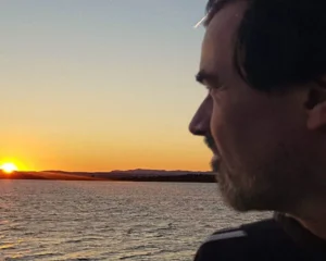 Mika beim Sonnenuntergang