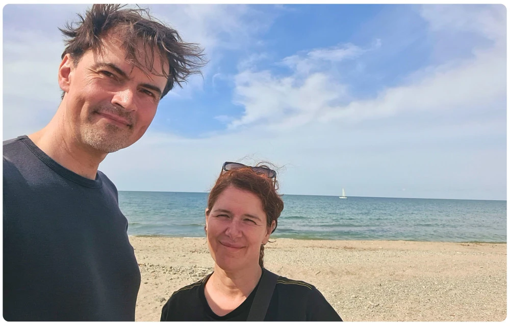 Nicole & Mika am Strand bei Frontignan – Tipps für Strandtage von Montpellier