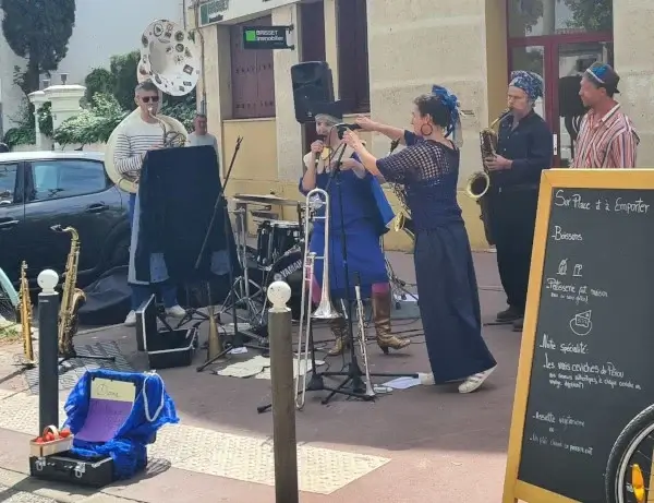 Fanfares auf dem Markt Les Arceaux Montpellier