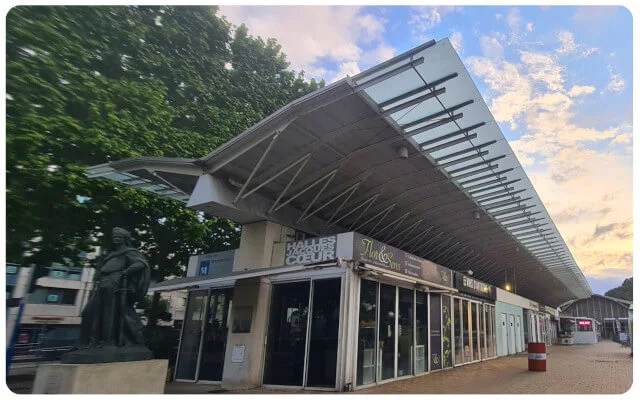 Musik und gute Laune auf dem Wochenmarkt in Les Arceaux