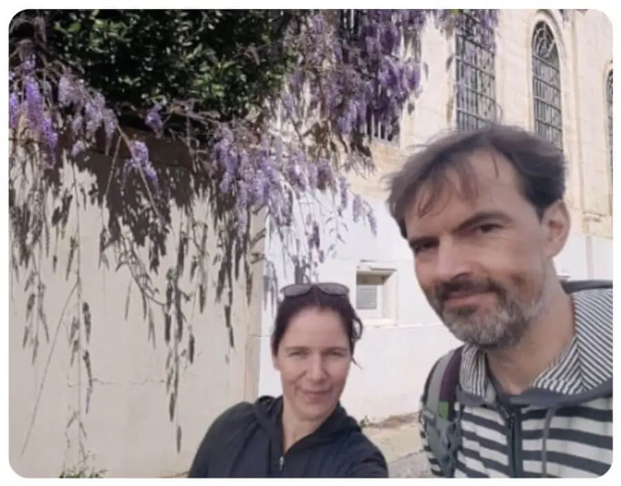 Nicole und Mika unterwegs in der Altstadt von Montpellier