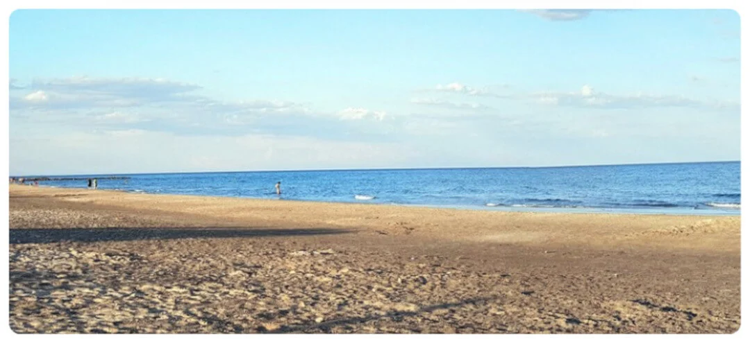 Strandblick bei Frontignan: Camping direkt am Meer am Plage des Aresquiers