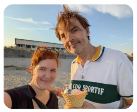 Nicole & Mika mit Eis am Plage des Aresquiers in Frontignan – Campingurlaub im Languedoc