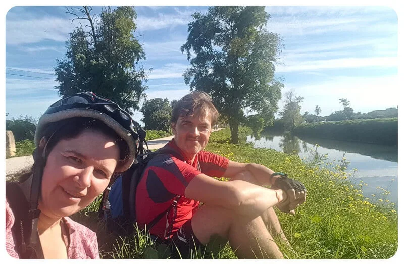 Nicole und Mika auf dem Weg zum Strand bei Montpellier mit Fahrrad