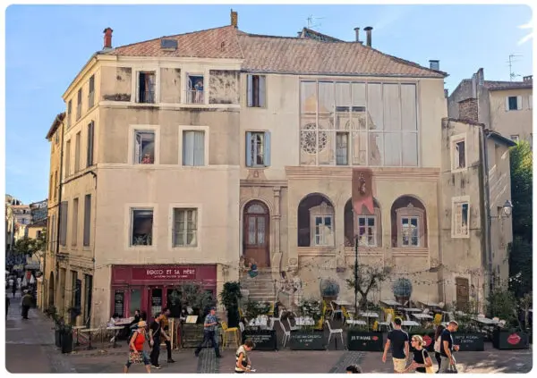Place Saint Roch in Montpellier mit dem trompe l'oeil